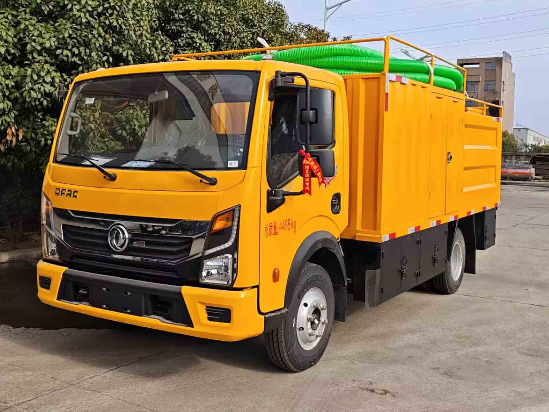 東風(fēng)小多利卡藍(lán)牌污水處理車(chē)